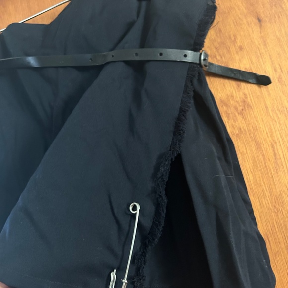 Burberry women’s kilt skirt - Picture 8 of 9